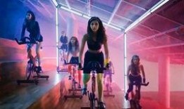 夜场蹦迪爆料视频播放大全,揭秘热门视频播放大全